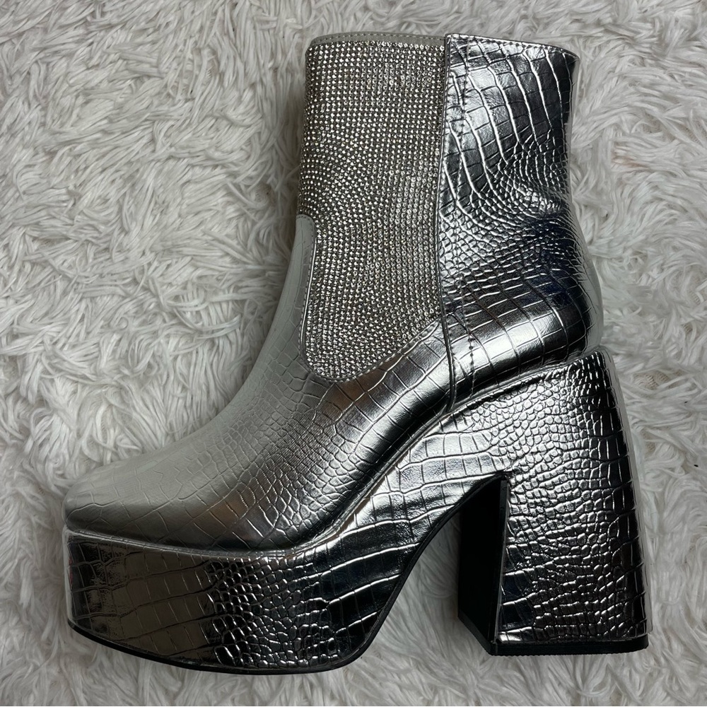 Bionic Babe Platform Boots Lady Godiva Dolls Kill NWOB Silver Metallic Booties - Picture 5 of 10
